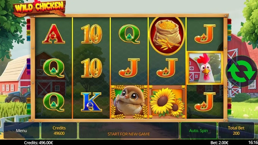 Basisspiel von Wild Chicken: 5x3-Raster mit A/K/Q/J/10, Kornsack, Küken, Sonnenblume und Hahn-Wild vor roter Scheune und Traktor