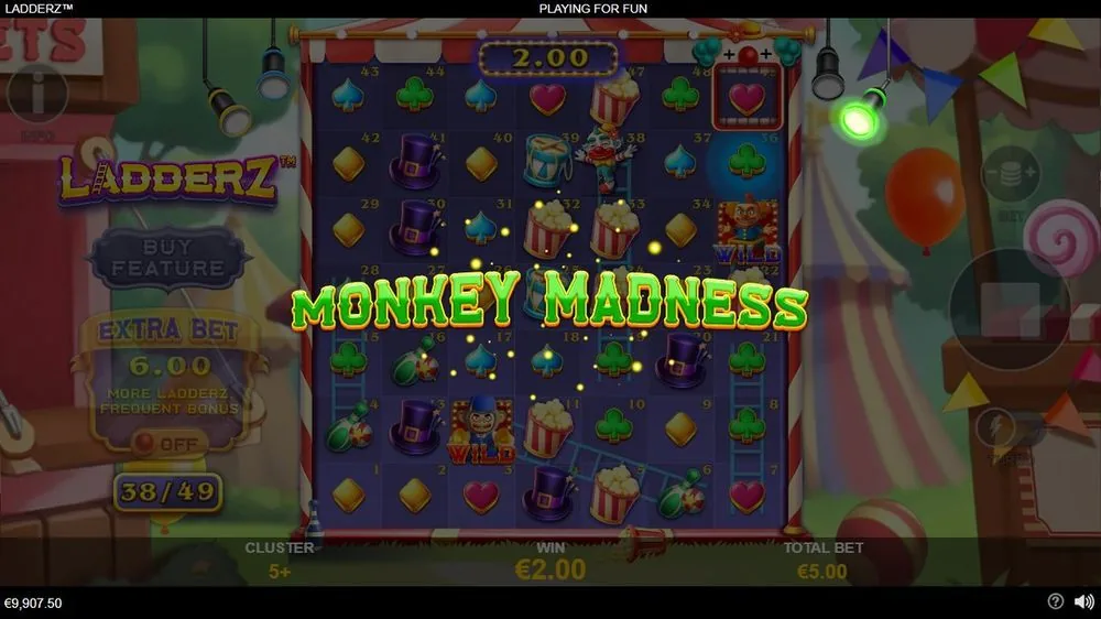Monkey-Madness-Feature von Ladderz mit großem Schriftzug, mehreren Affen-Wilds und 2,00 Euro Gewinn